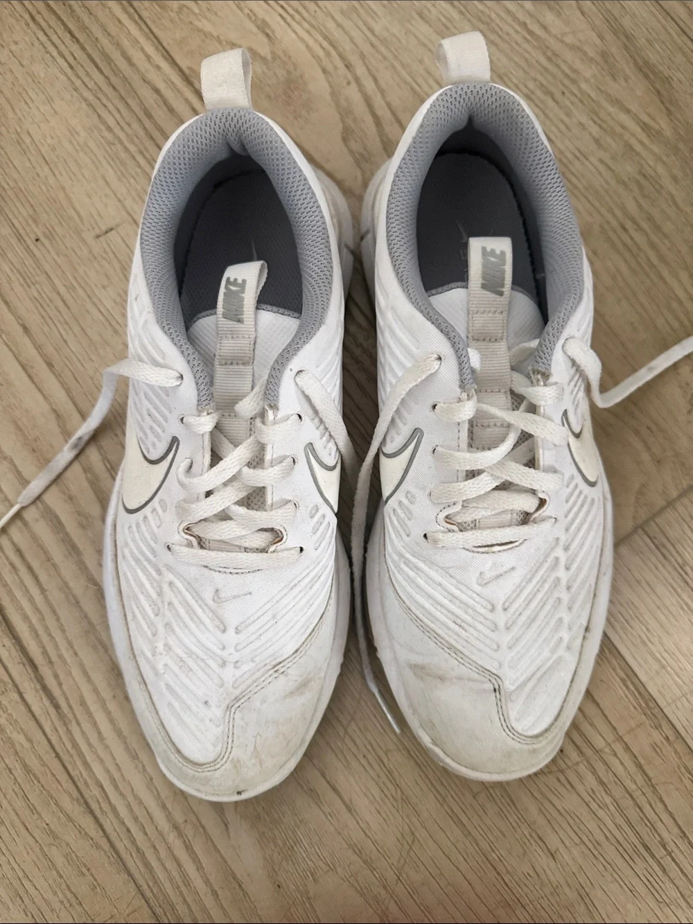 Nike women’s gold sneaker 8
